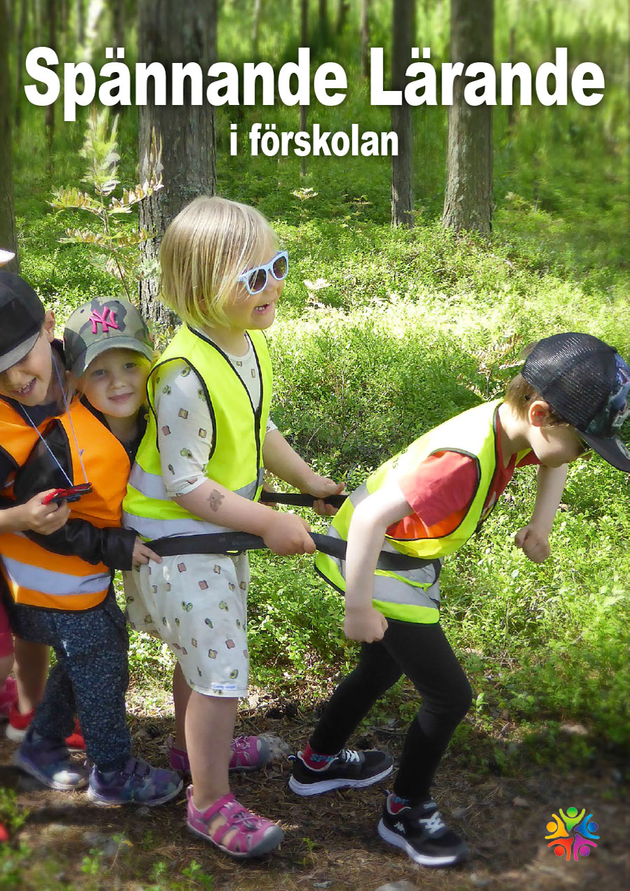 Barn som leker en pedagogisk lek i skogsmiljö